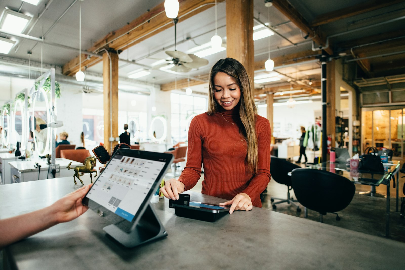 Customer making a secure digital payment for an online purchase in Saudi Arabia